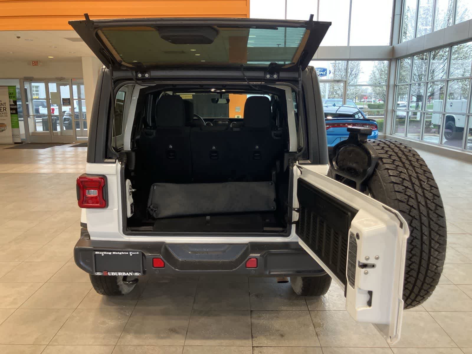 Used 2019 Jeep Wrangler Unlimited Sahara image 26