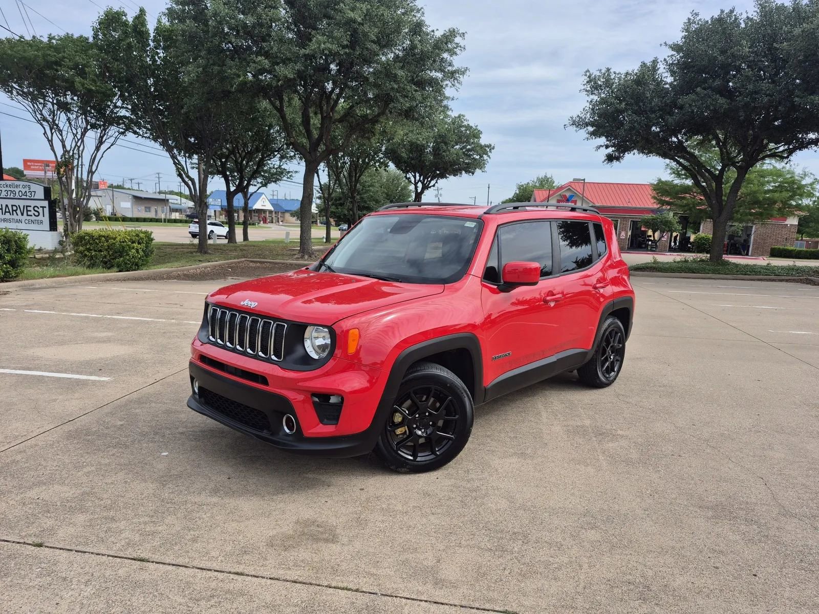 Used 2019 Jeep Renegade Latitude FWD image 1
