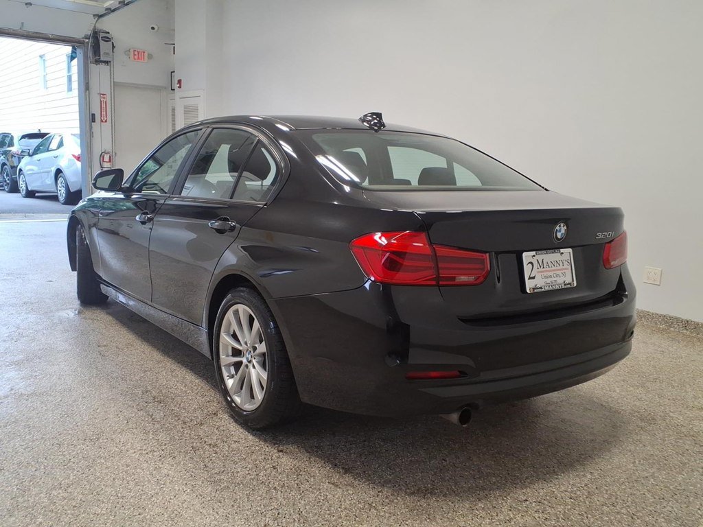 Used 2016 BMW 320i Sedan RWD image 6