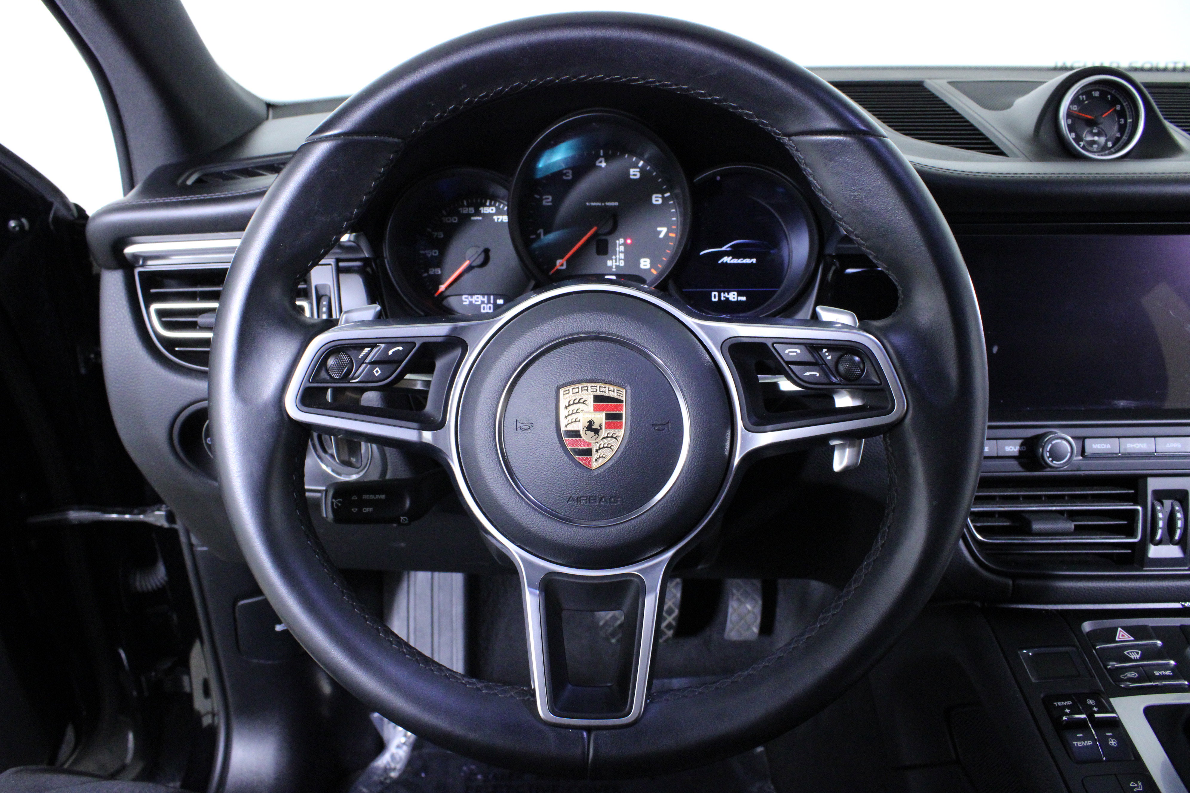 Used 2020 Porsche Macan image 21