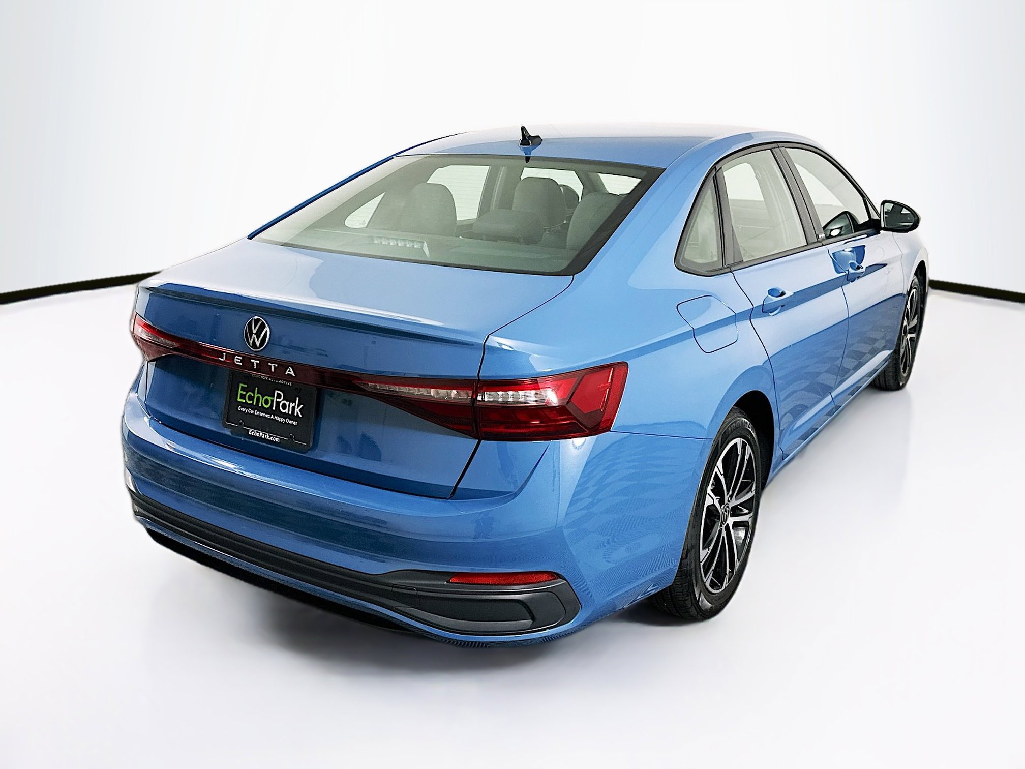 Used 2025 Volkswagen Jetta Sport FWD image 9