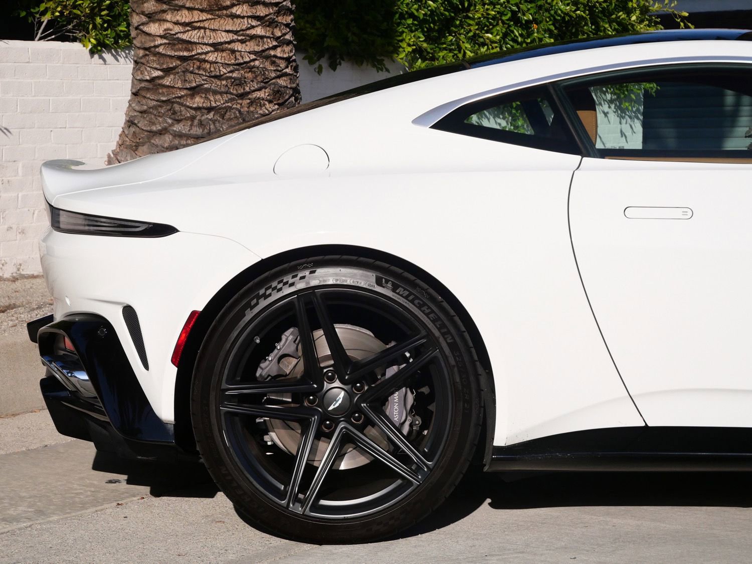 Used 2025 Aston Martin V8 Vantage Coupe image 15