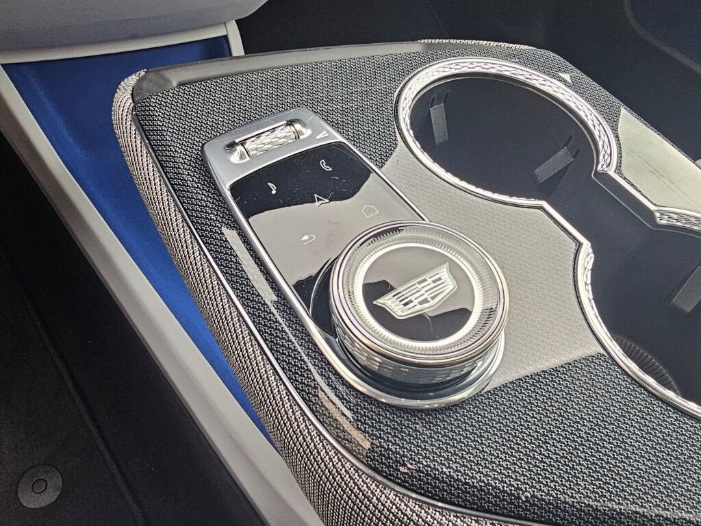 New 2026 Cadillac Optiq Luxury 1 image 39