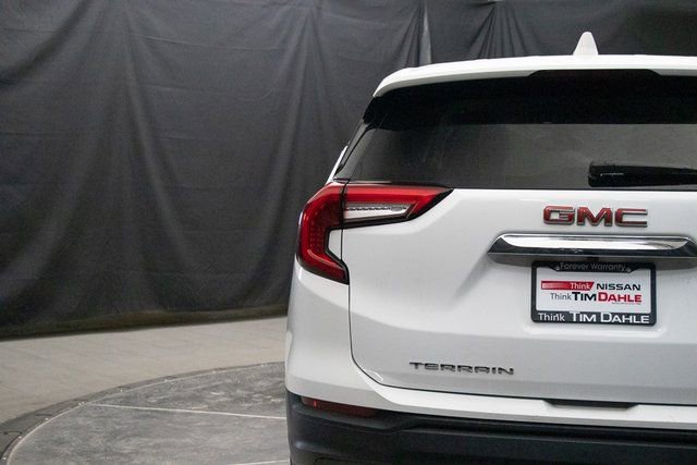 Used 2024 GMC Terrain SLE image 12