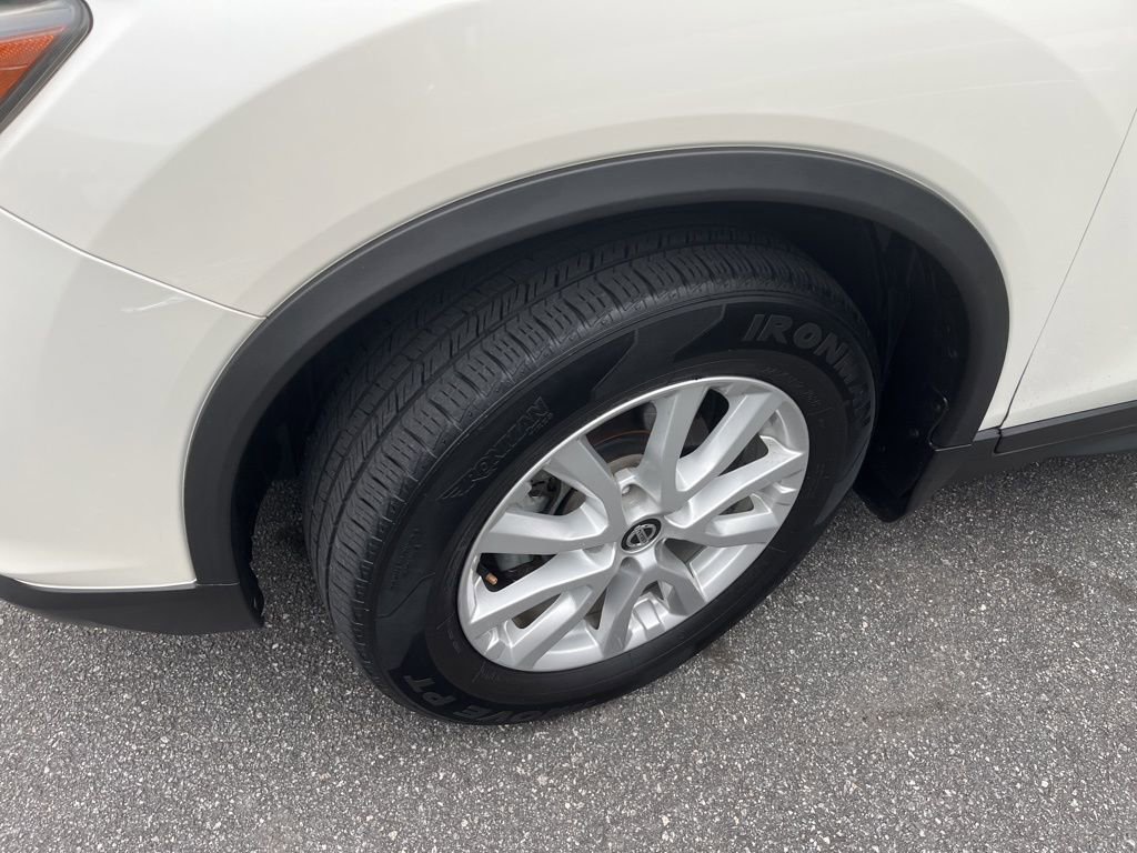 Used 2018 Nissan Rogue SV image 8