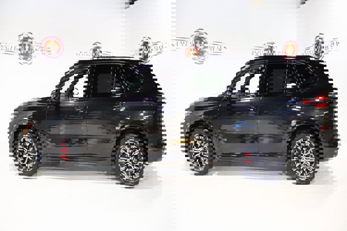 Used 2025 BMW X5 xDrive40i w/ M Sport Package image 28