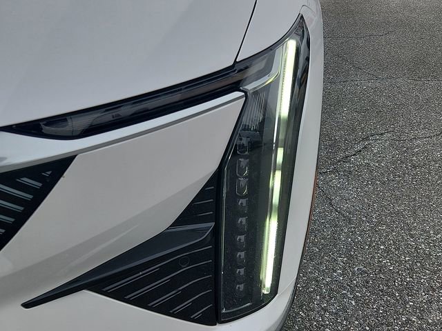 Certified 2025 Cadillac Optiq Luxury 2 w/ LPO, Floor Liner Package image 9