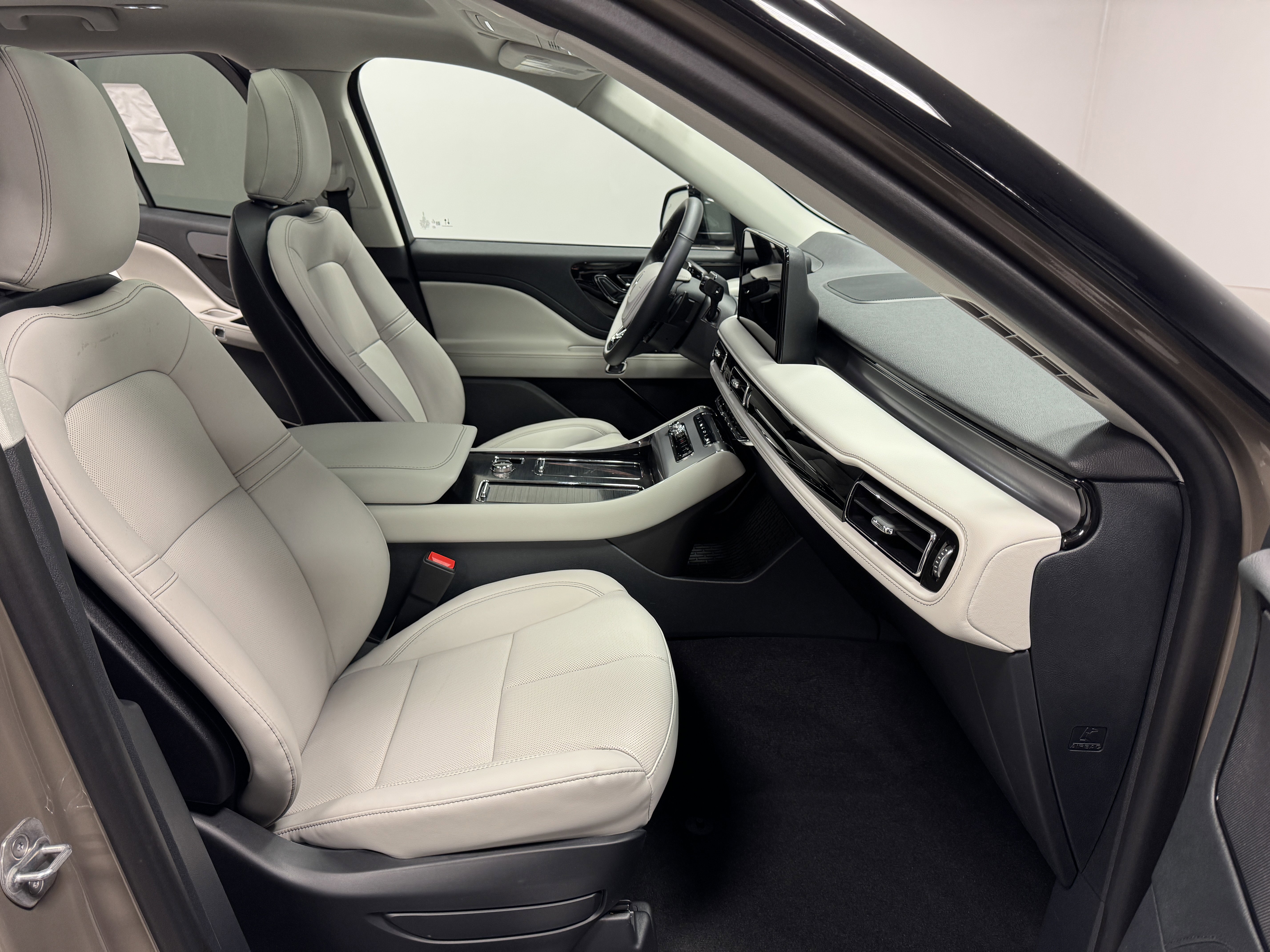 New 2026 Lincoln Aviator AWD image 16