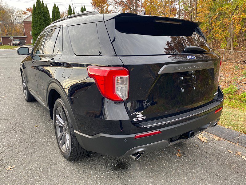 Certified 2022 Ford Explorer XLT w/ Equipment Group 202A image 6