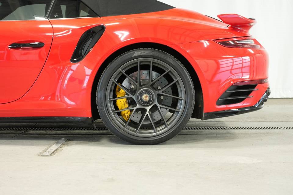 Used 2019 Porsche 911 Turbo image 41
