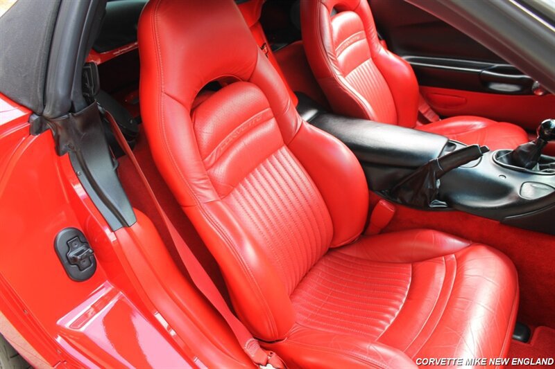 Used 2001 Chevrolet Corvette Coupe w/ Preferred Equipment Group2 RWD image 22