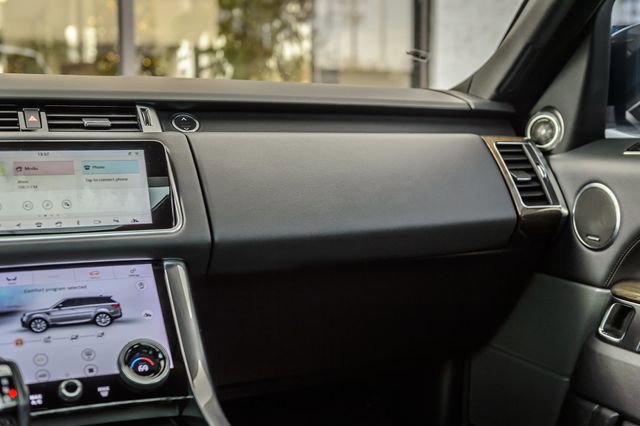 Used 2018 Land Rover Range Rover Sport HSE image 38