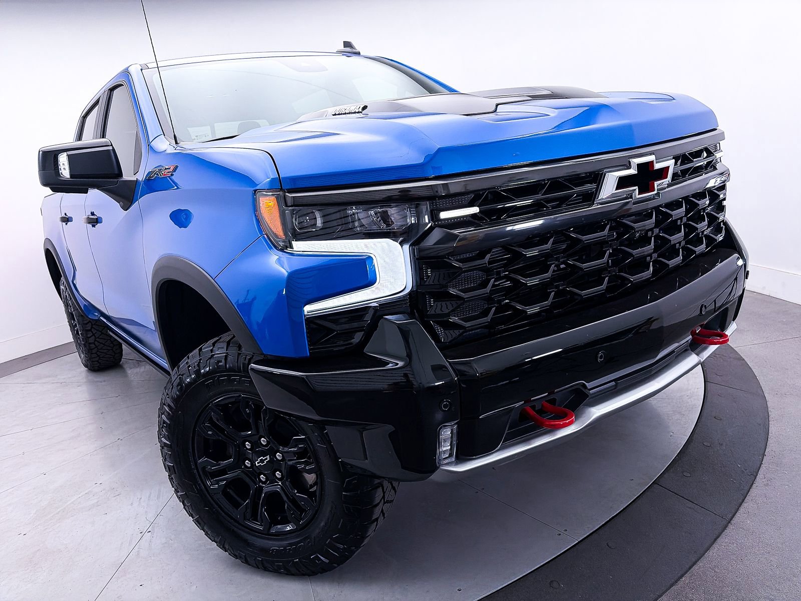 Used 2025 Chevrolet Silverado 1500 ZR2 w/ Technology Package image 12