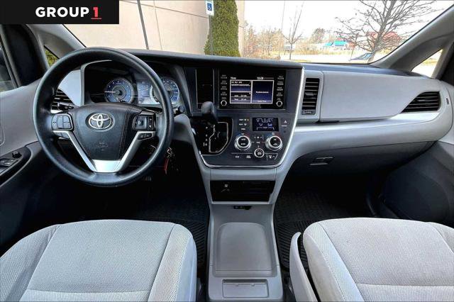 Certified 2018 Toyota Sienna L image 15
