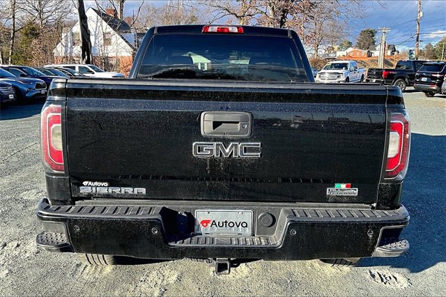 Used 2018 GMC Sierra 1500 SLT w/ Black Pack image 9