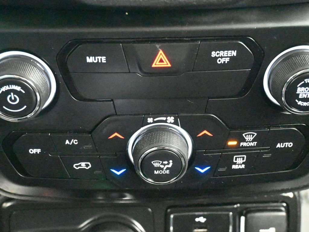 Certified 2020 Jeep Renegade Latitude w/ Cold Weather Group image 25