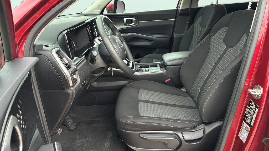 Used 2022 Kia Sorento LX image 12