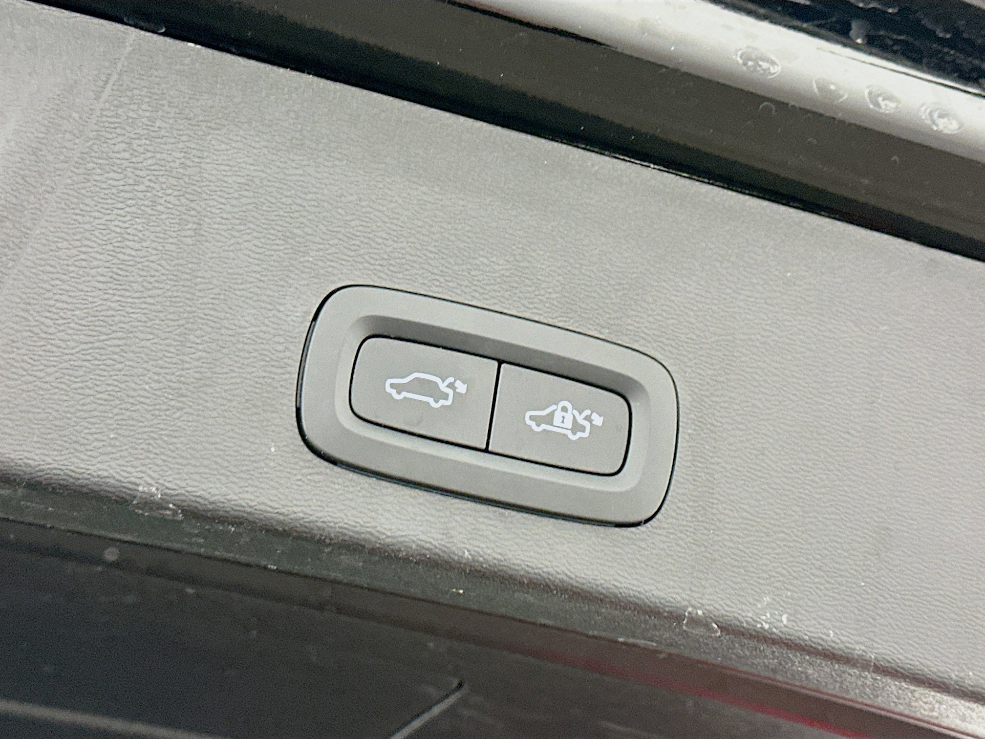 Used 2023 Volvo XC40 B5 Ultimate image 32