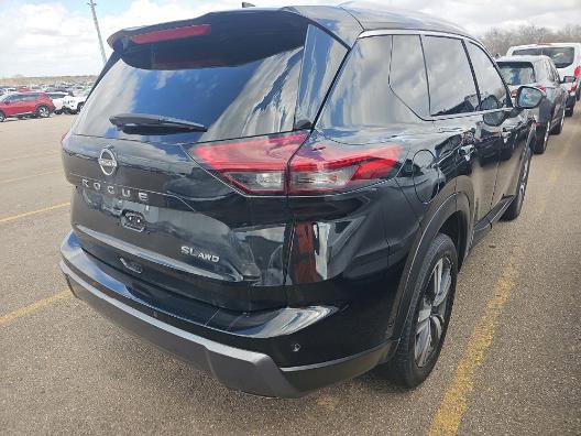 Used 2024 Nissan Rogue SL image 4