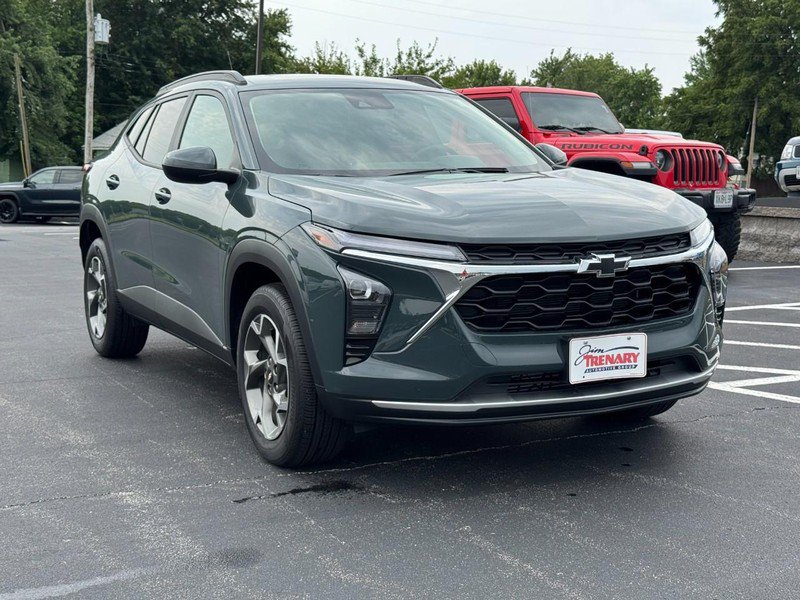 Used 2025 Chevrolet Trax LT w/ Driver Confidence Package FWD video 2