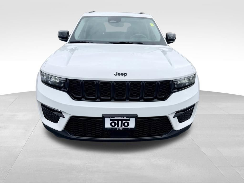 Used 2023 Jeep Grand Cherokee Limited w/ Black Appearance Package AWD/4WD image 8