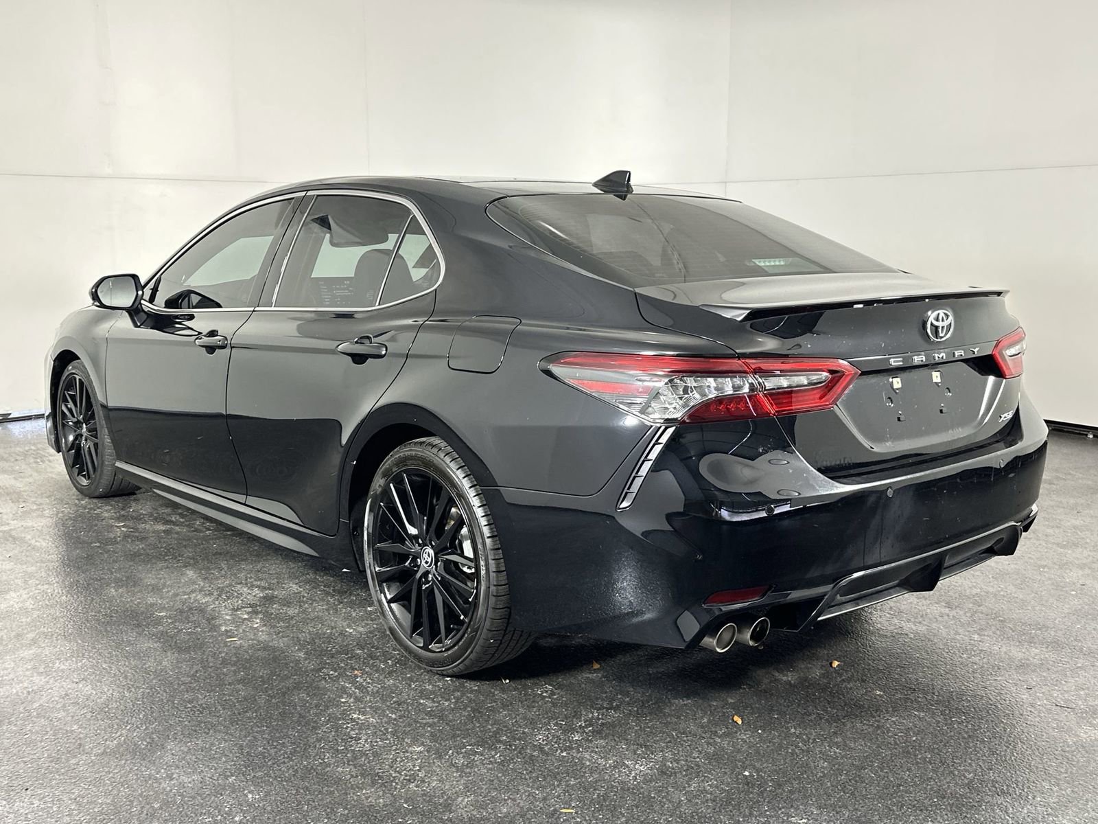 Used 2023 Toyota Camry XSE w/ Navigation Package image 9