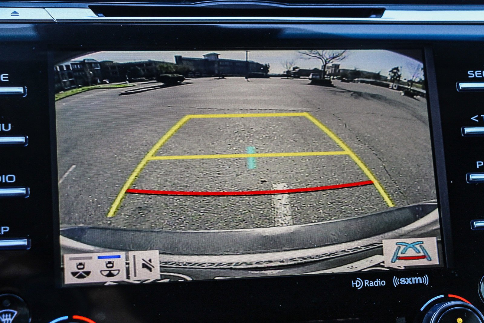 Used 2020 Toyota Camry SE image 30