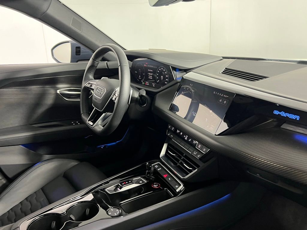 Used 2024 Audi e-tron GT Premium Plus image 32