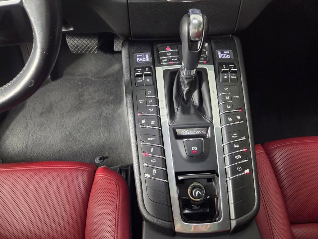 Used 2018 Porsche Macan GTS AWD/4WD image 13