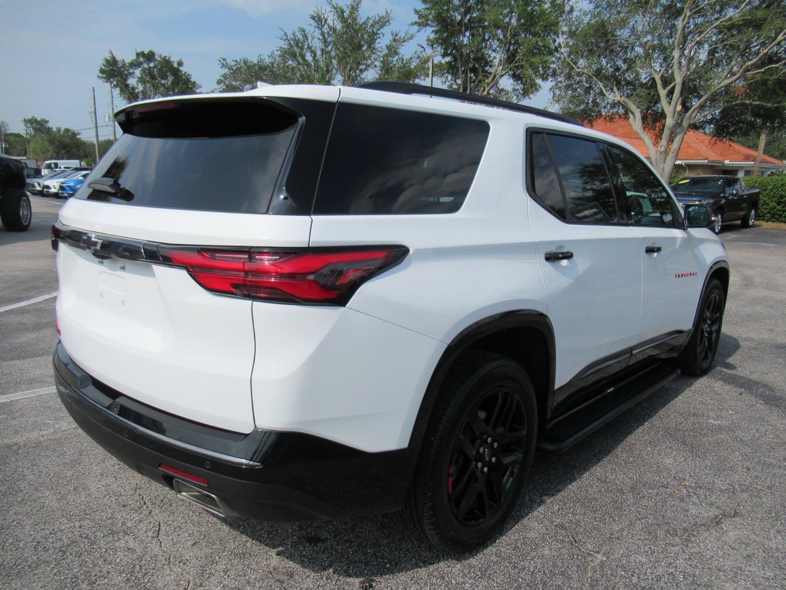Used 2023 Chevrolet Traverse Premier w/ Redline Edition FWD image 6
