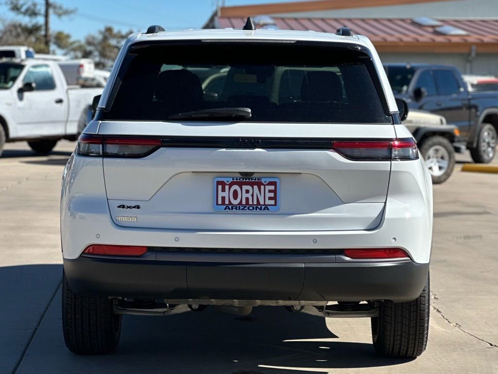 New 2026 Jeep Grand Cherokee Altitude image 4