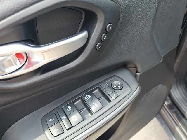 Used 2015 Jeep Cherokee Limited w/ Luxury Group image 14