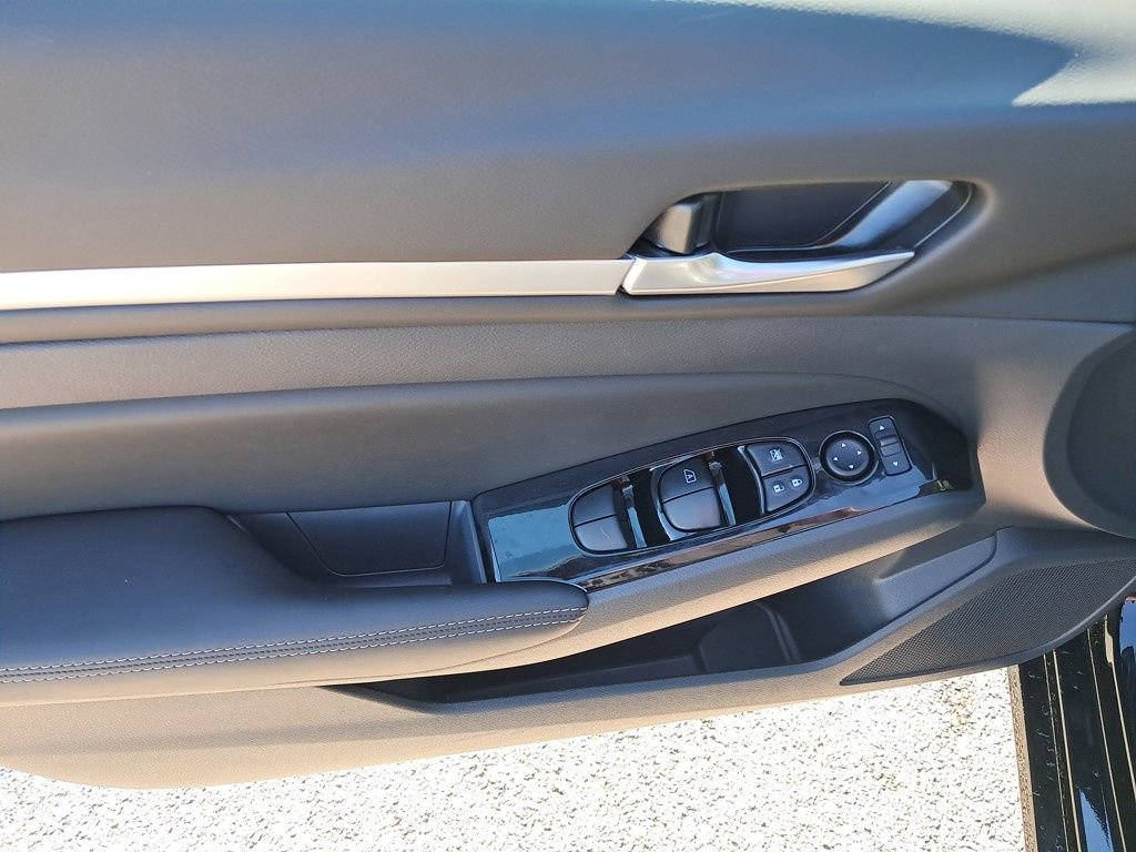 New 2025 Nissan Altima 2.5 SL image 11