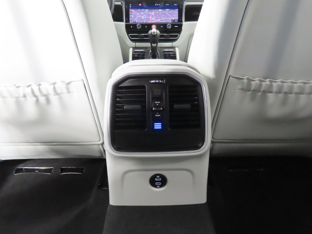 Certified 2023 Porsche Macan S AWD/4WD image 31