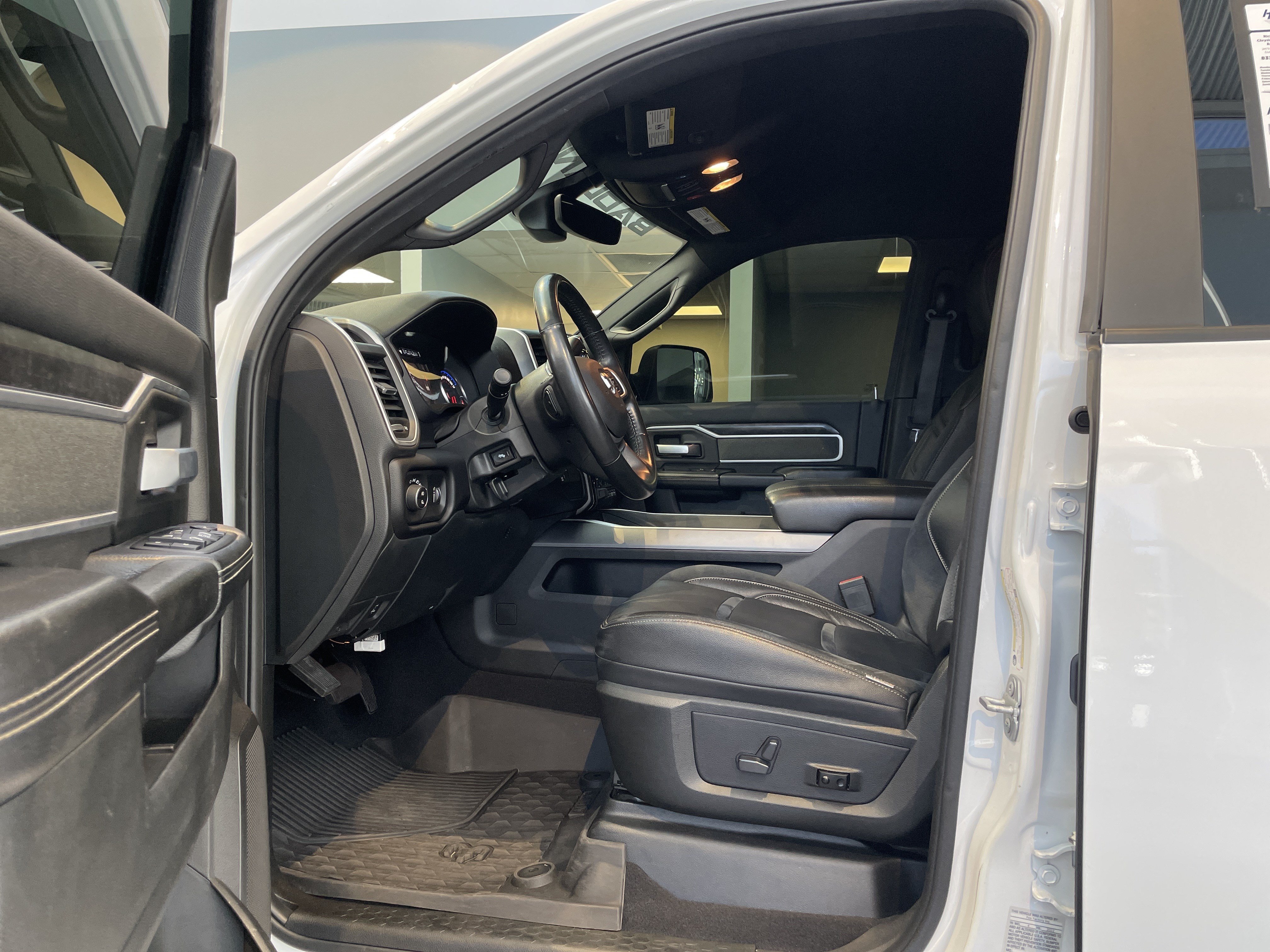 Used 2022 RAM 2500 Big Horn w/ Level C Equiment Group AWD/4WD image 19