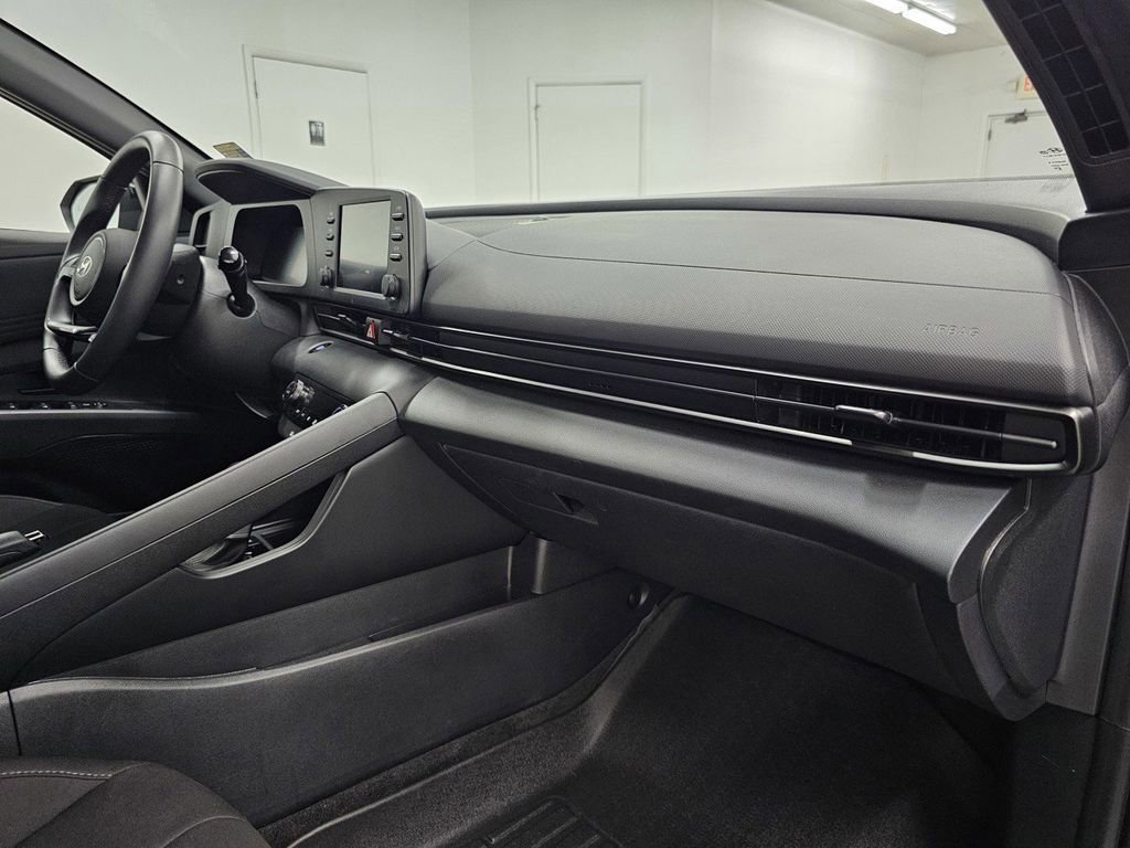 Used 2025 Hyundai Elantra Sport w/ Cargo Package FWD image 12