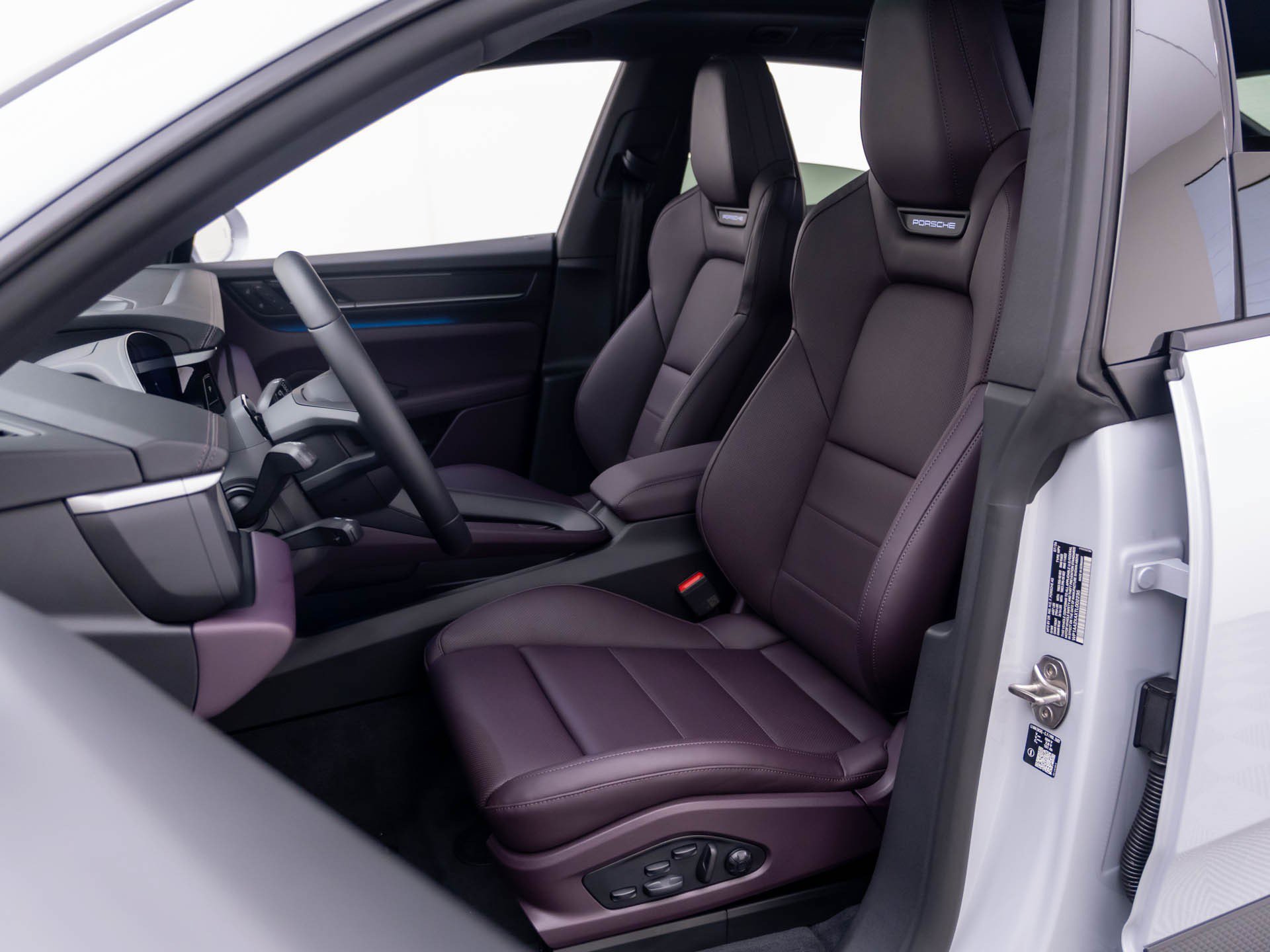 New 2026 Porsche Macan 4 Electric AWD/4WD image 5