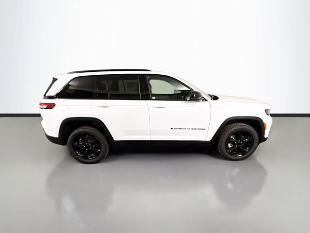New 2025 Jeep Grand Cherokee Limited w/ Black Appearance Package image 8