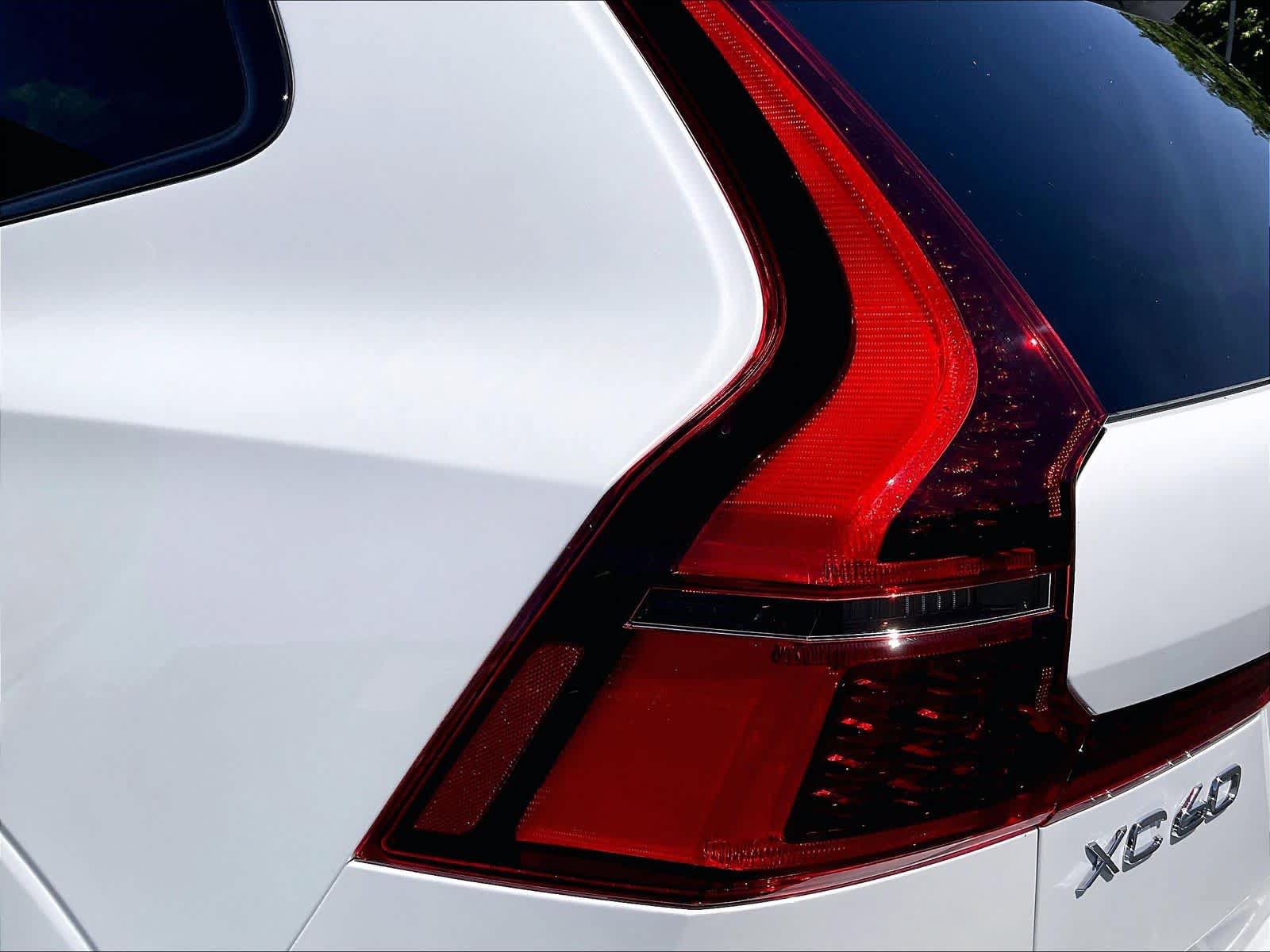New 2026 Volvo XC60 T8 Plus w/ Climate Package PRO AWD/4WD image 25