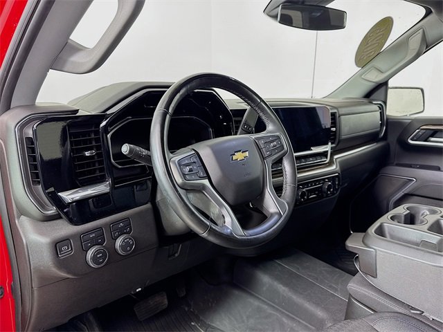 Used 2025 Chevrolet Silverado 1500 LT image 9