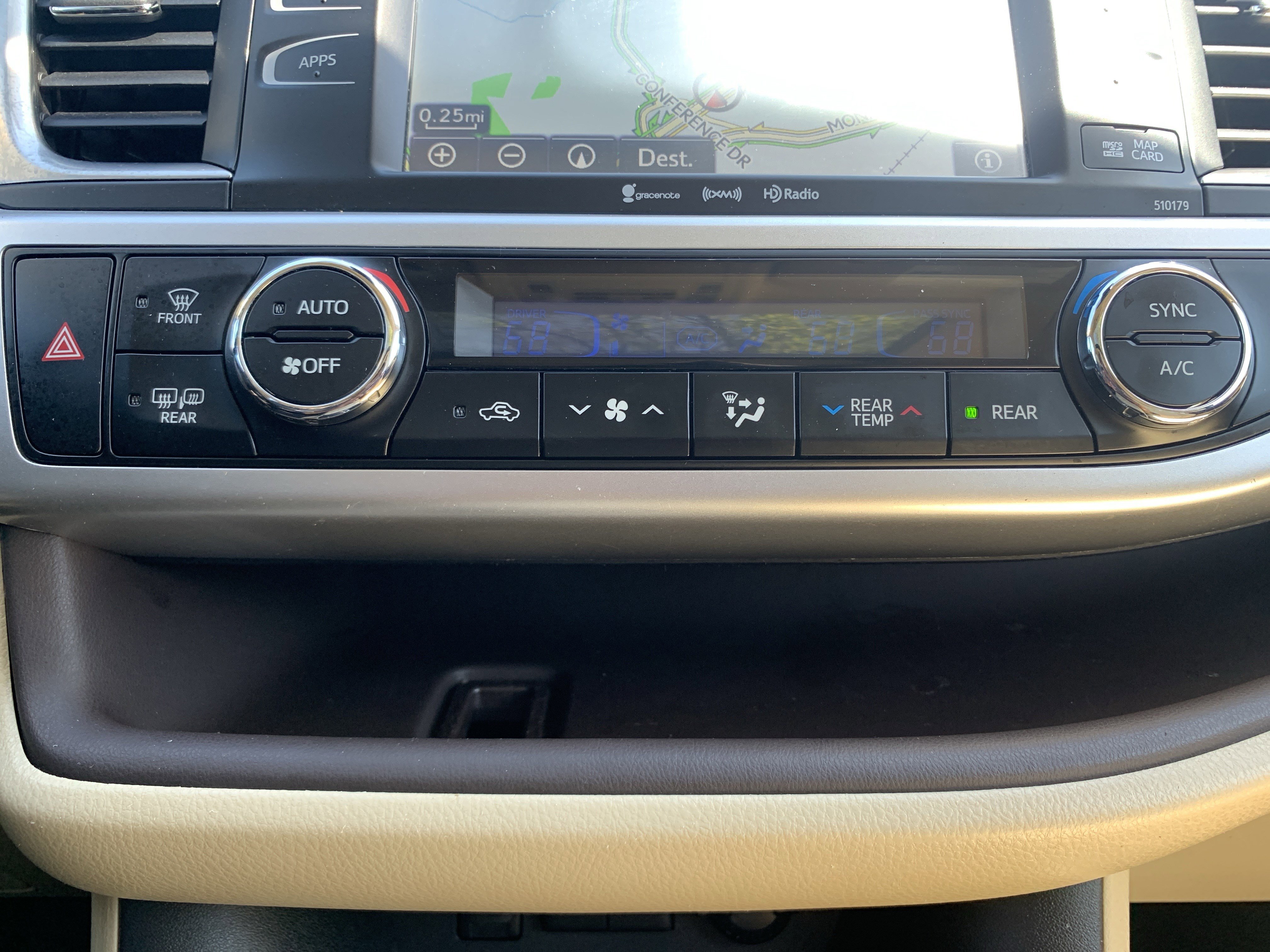 Used 2017 Toyota Highlander XLE image 29