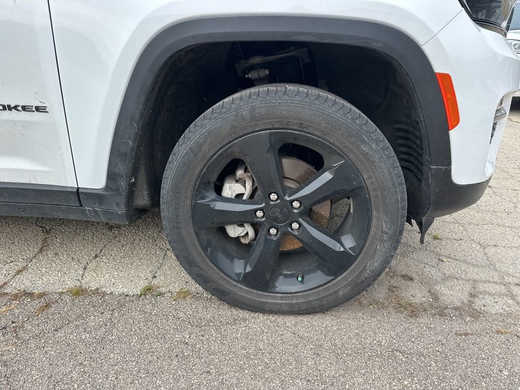 Used 2023 Jeep Grand Cherokee Limited w/ Black Appearance Package image 4