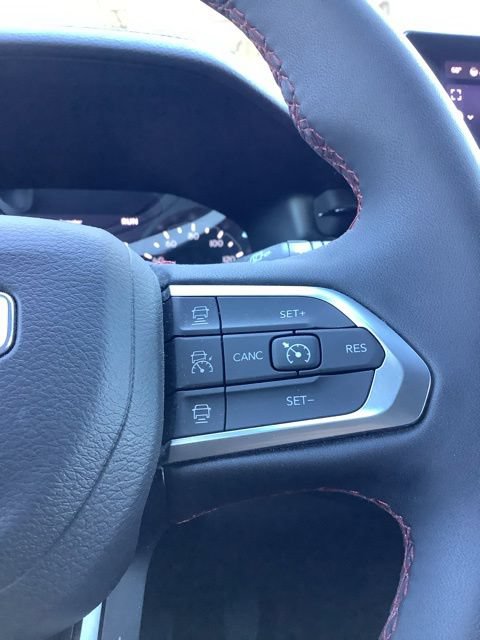 Used 2025 Jeep Compass Trailhawk w/ Trailhawk Convenience Group AWD/4WD image 24
