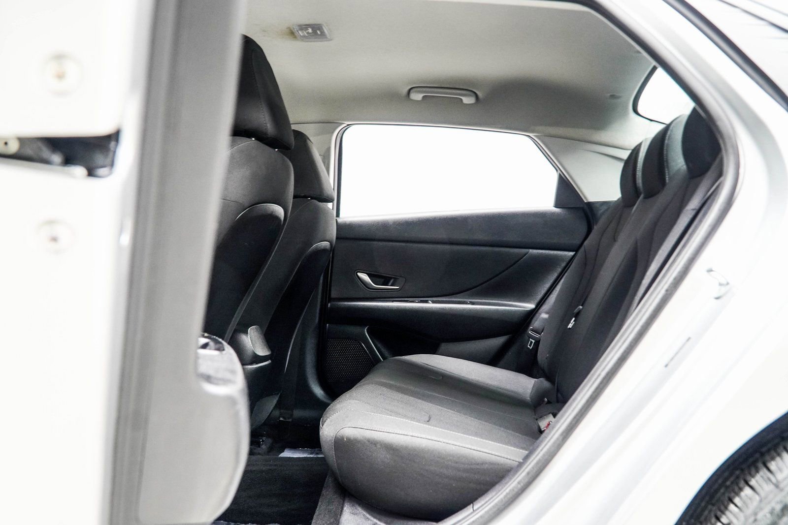 Used 2021 Hyundai Elantra SE image 31