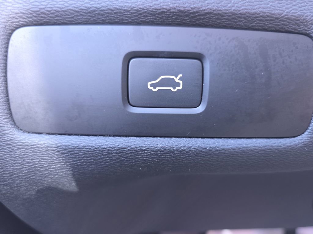 Used 2024 Volvo XC60 B5 Core w/ Protection Package Premier image 29