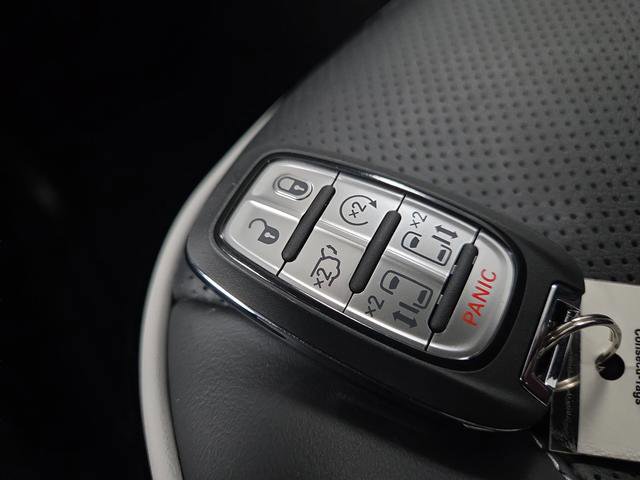 New 2026 Chrysler Pacifica Limited w/ S Appearance Package FWD image 30