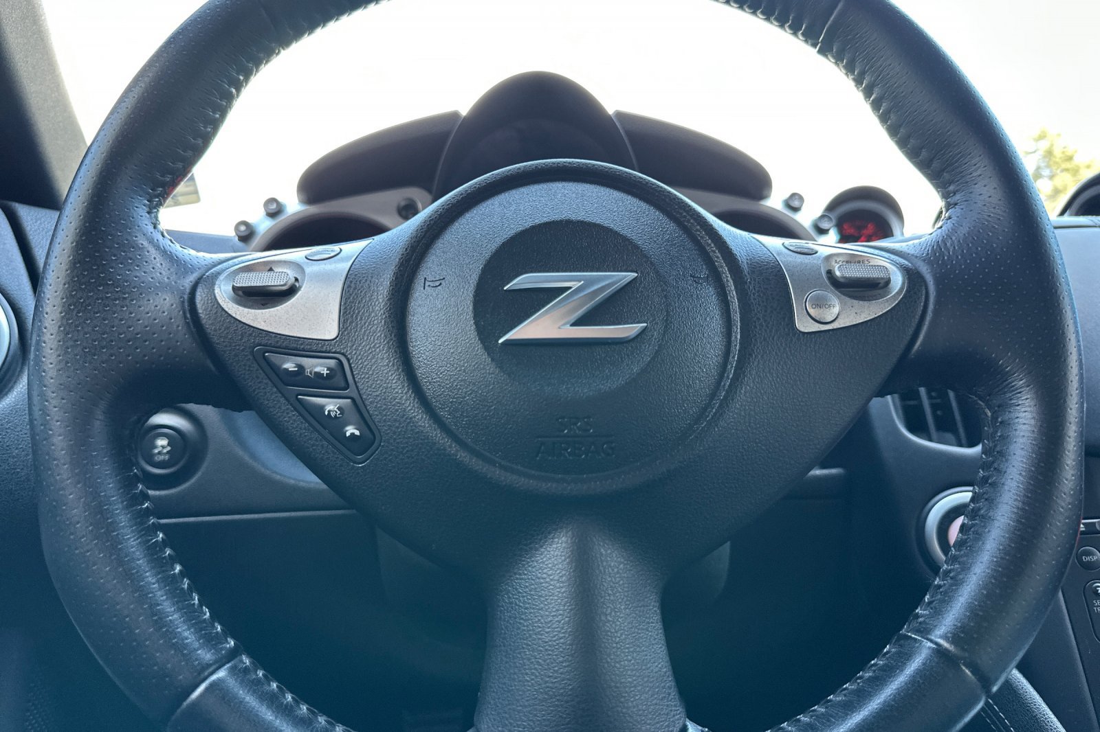 Used 2011 Nissan 370Z Touring w/ Sport Pkg RWD image 31