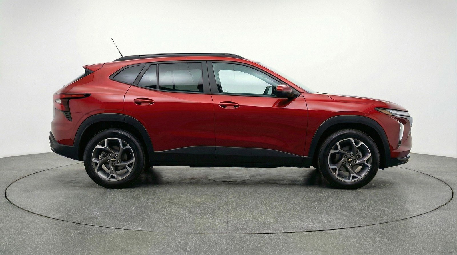 Used 2025 Chevrolet Trax LT FWD image 11