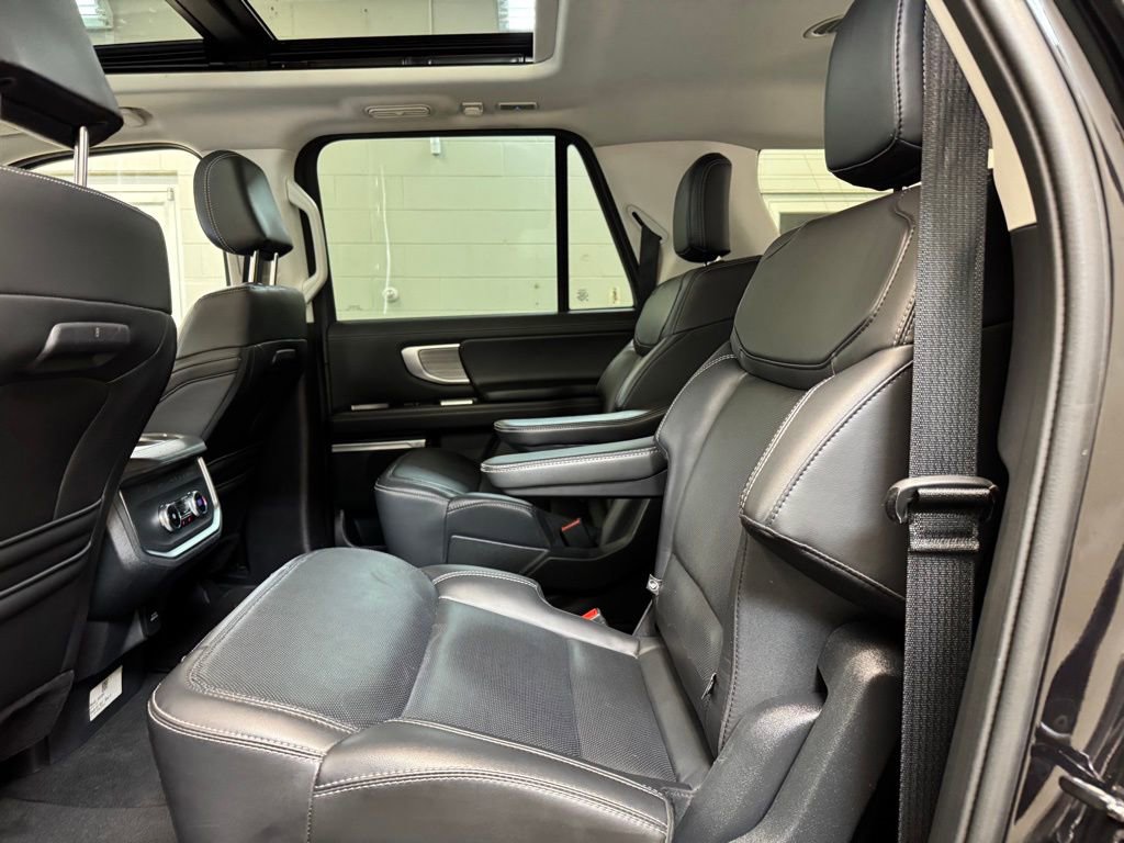 Used 2025 Ford Expedition Max Platinum image 16