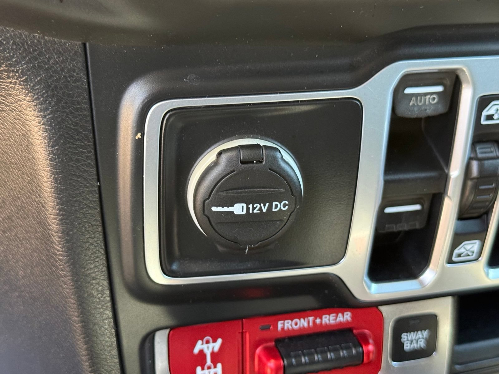 Used 2018 Jeep Wrangler Unlimited Rubicon AWD/4WD image 31